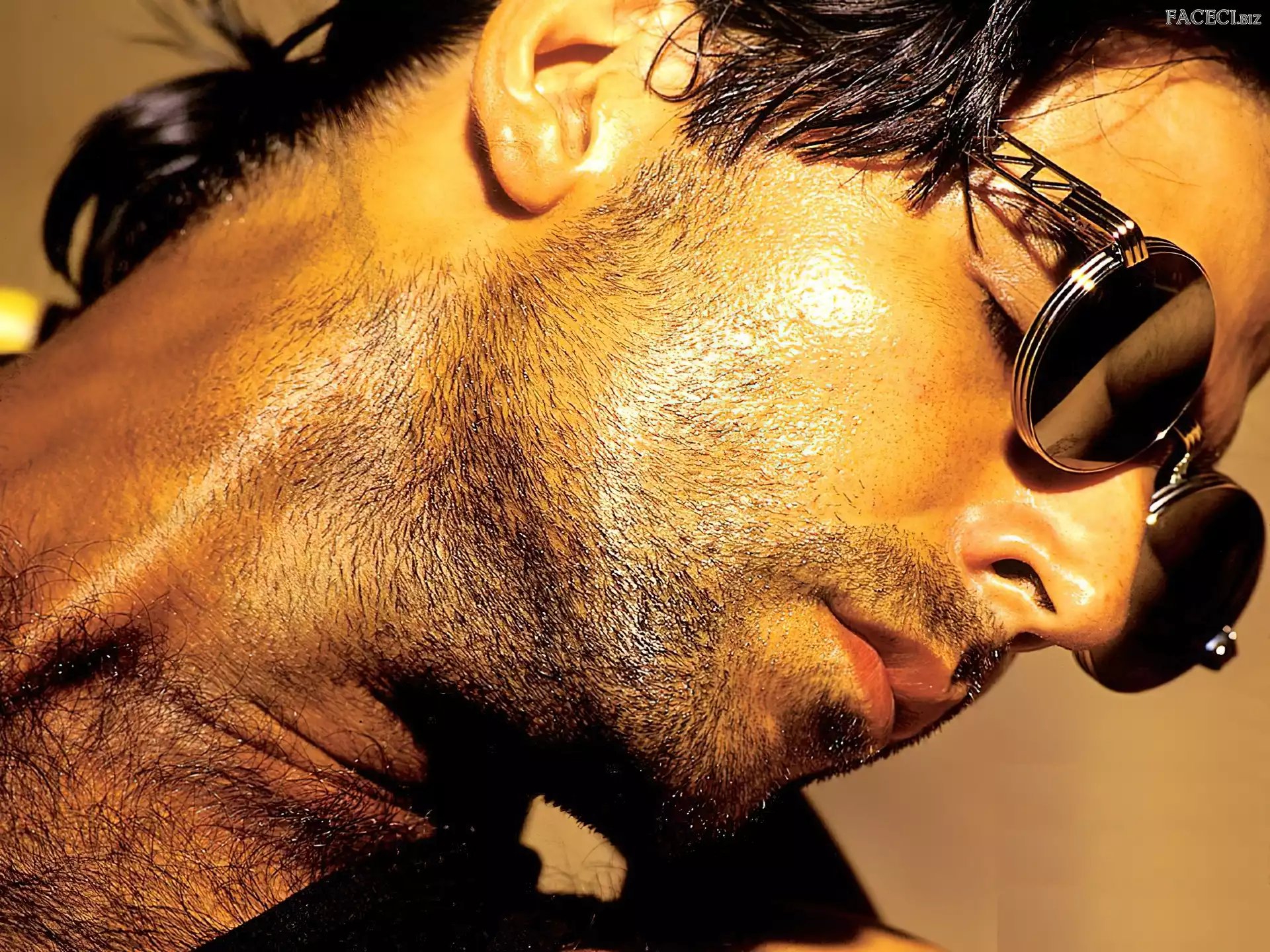 Okulary, Akshay Kumar, Zarost